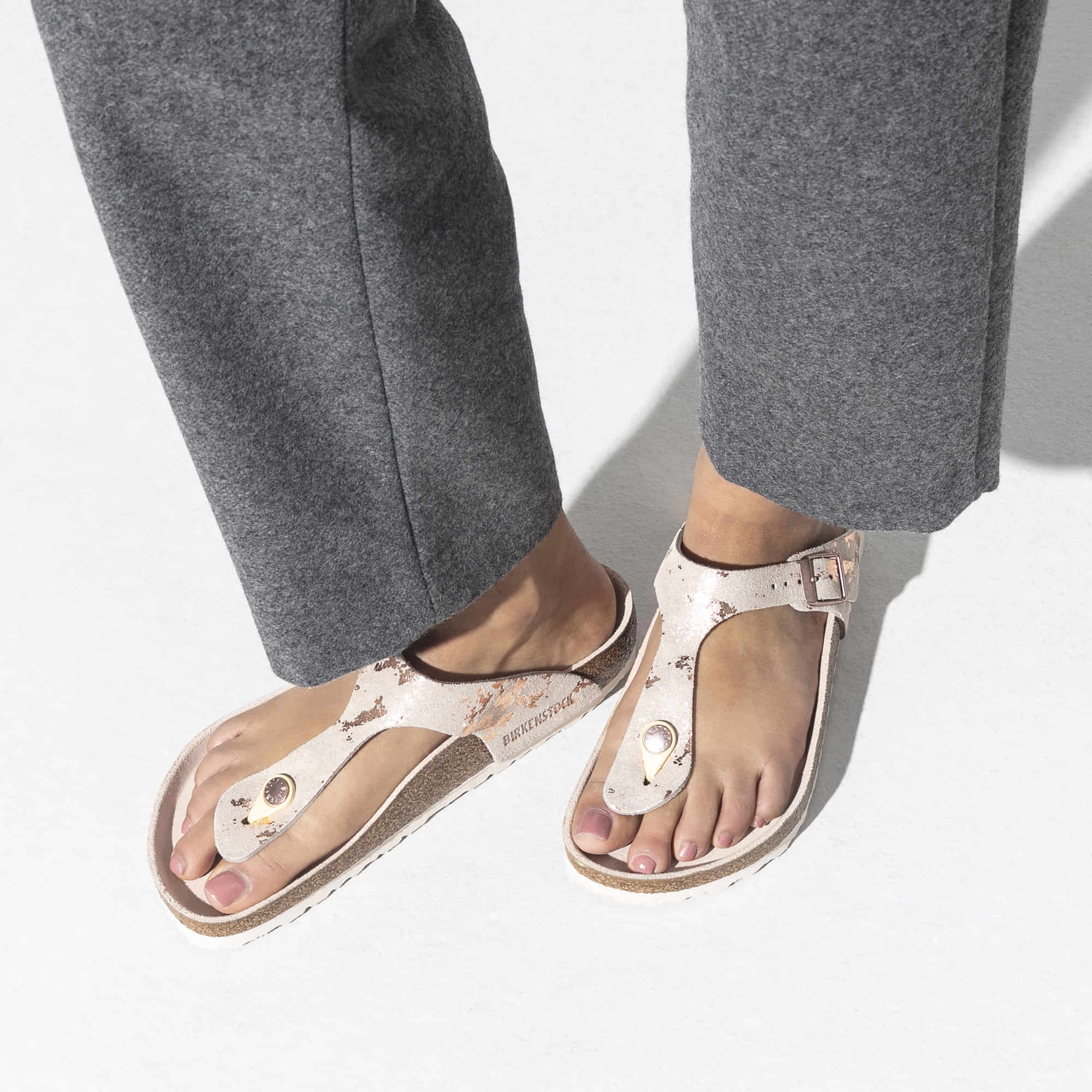 BIRKENSTOCK Gizeh Suede Leather Sandal Vintage Metallic Gray