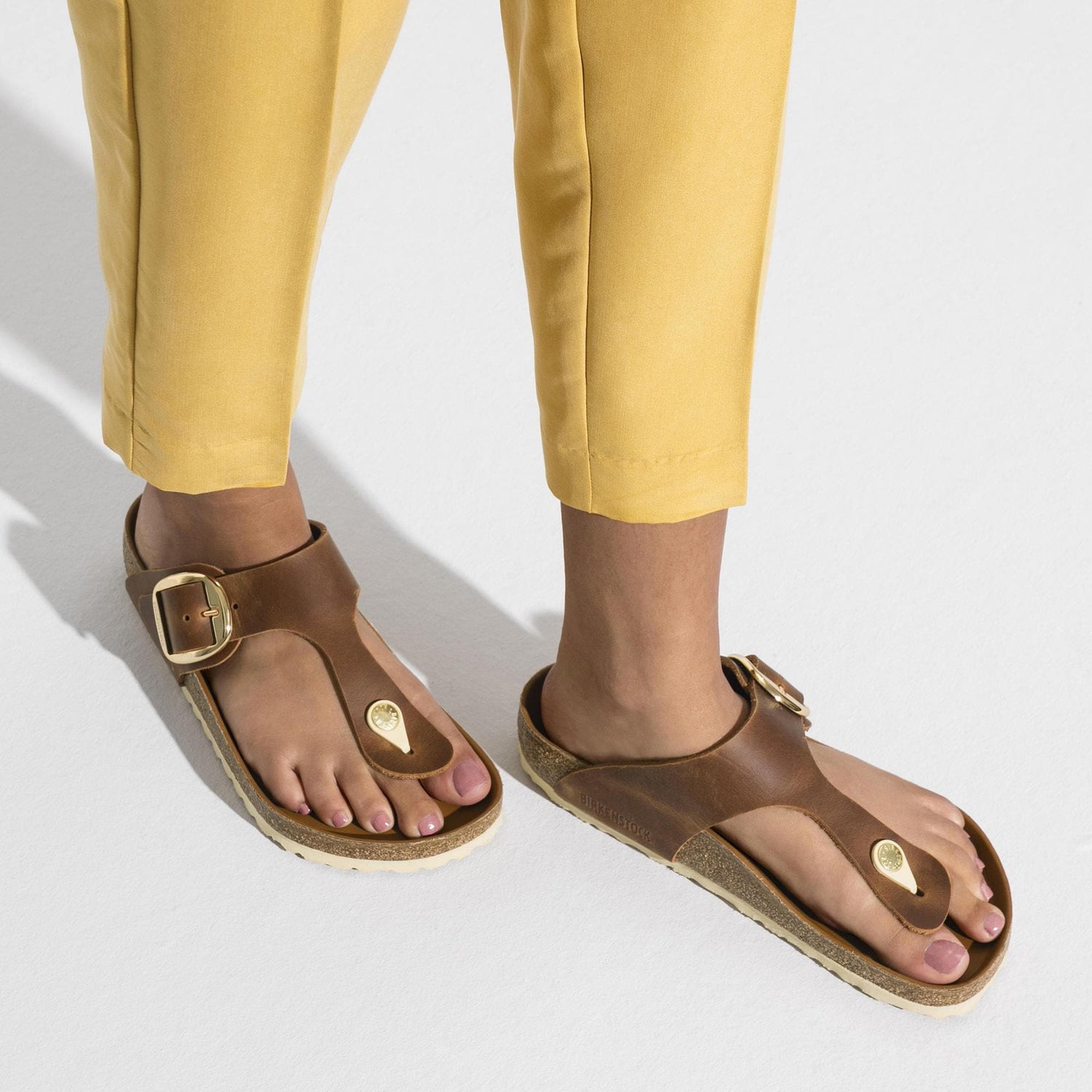 BIRKENSTOCK Gizeh Big Buckle Oiled Leather Sandals Cognac