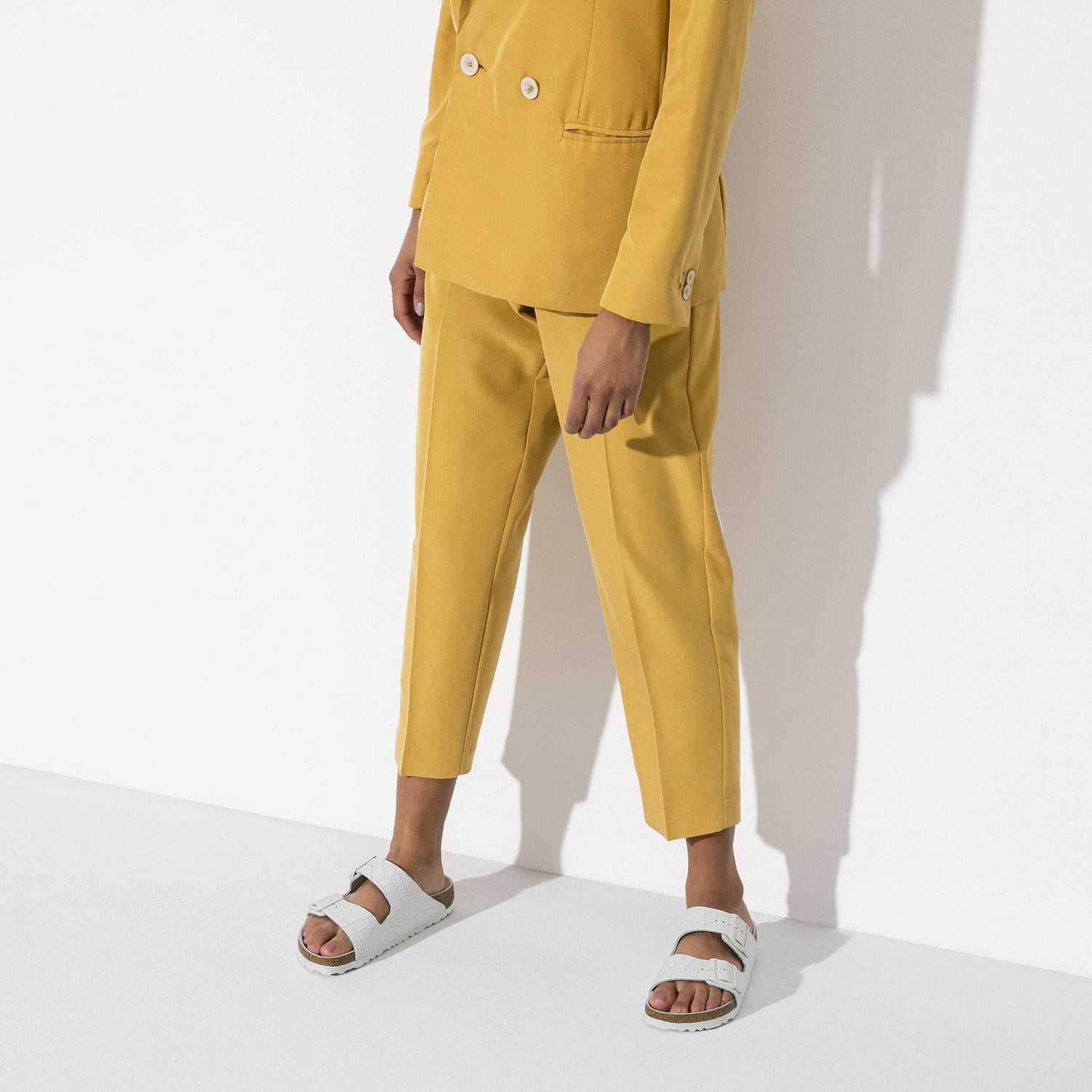 Arizona Embossed Natural Leather - BIRKENSTOCK